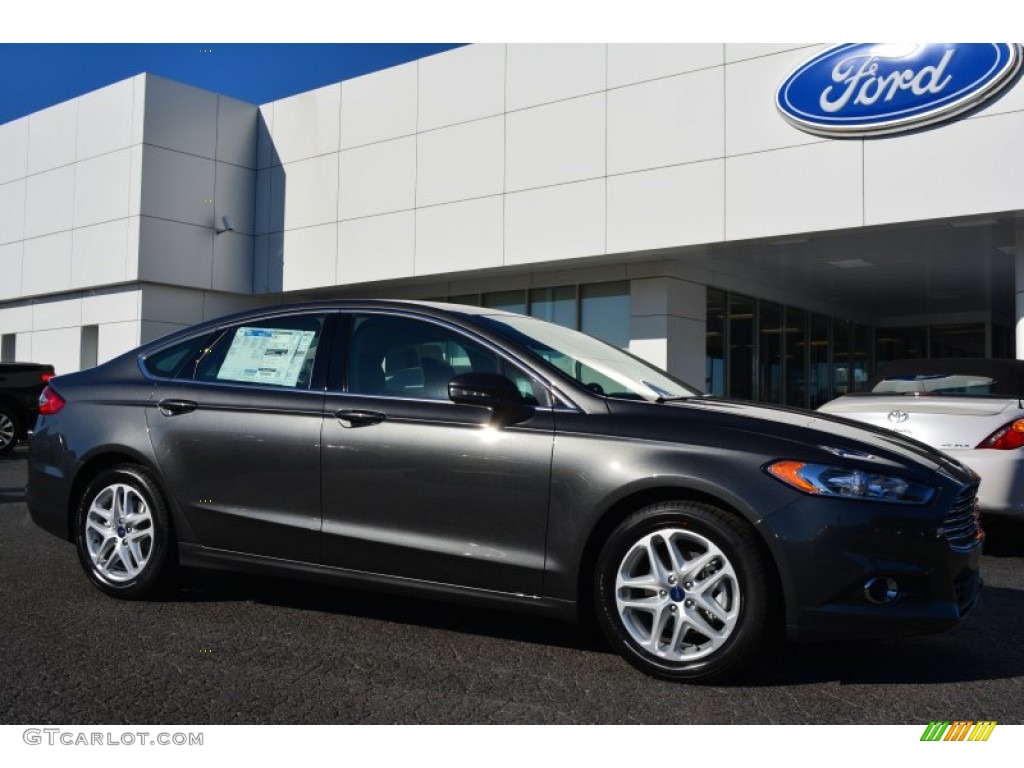 2015 Fusion SE - Magnetic Metallic / Charcoal Black photo #1