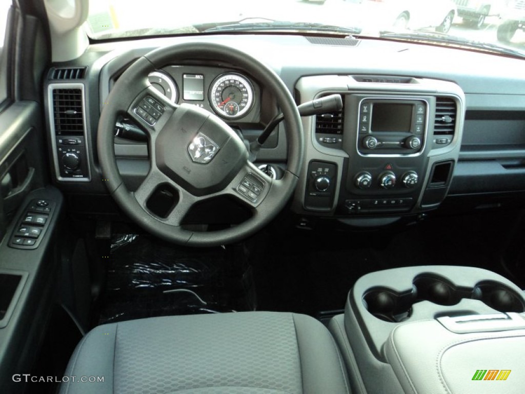 2015 Ram 3500 Tradesman Crew Cab 4x4 Black/Diesel Gray Dashboard Photo #98577343