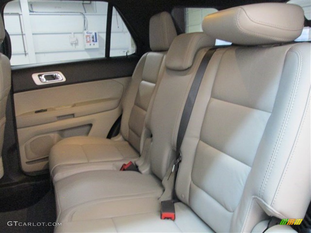 2015 Explorer XLT - Deep Impact Blue / Medium Light Stone photo #11