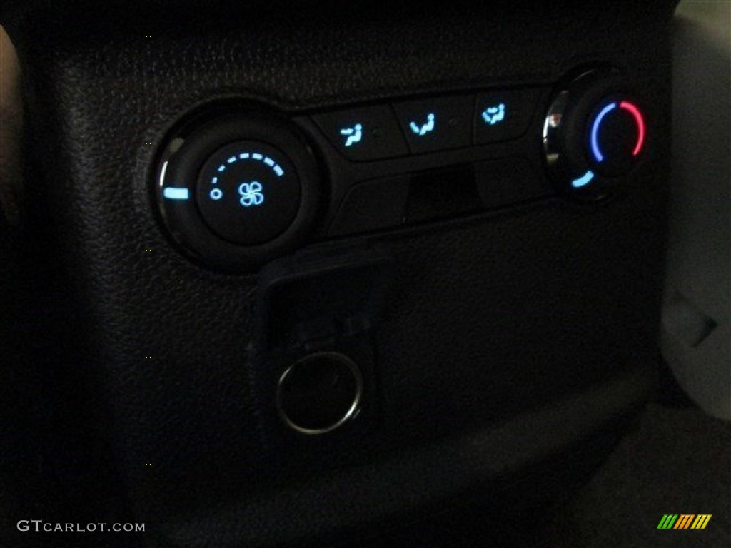 2015 Explorer XLT - Deep Impact Blue / Medium Light Stone photo #12