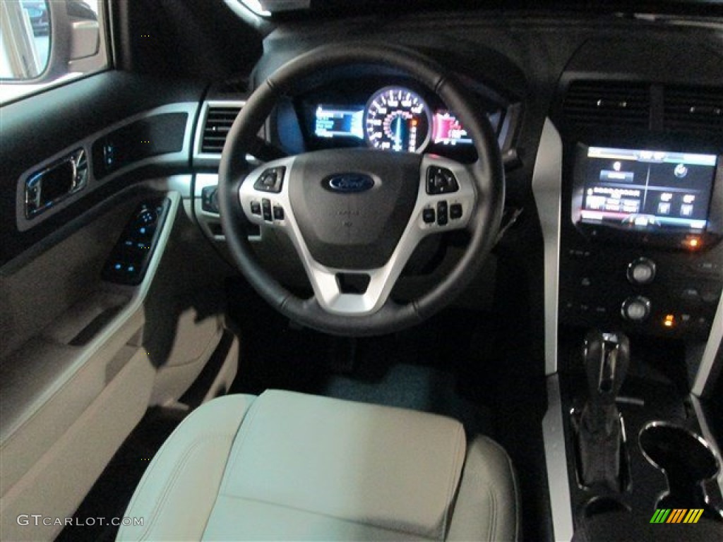 2015 Explorer XLT - Deep Impact Blue / Medium Light Stone photo #13
