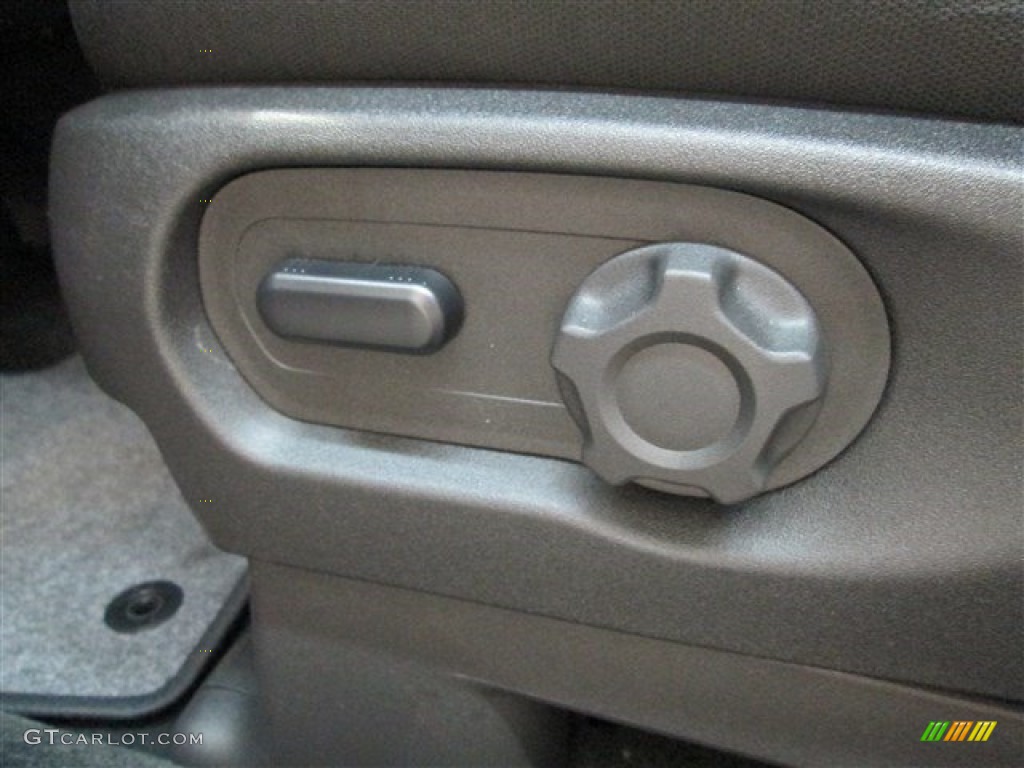2015 Explorer XLT - Ingot Silver / Charcoal Black photo #16