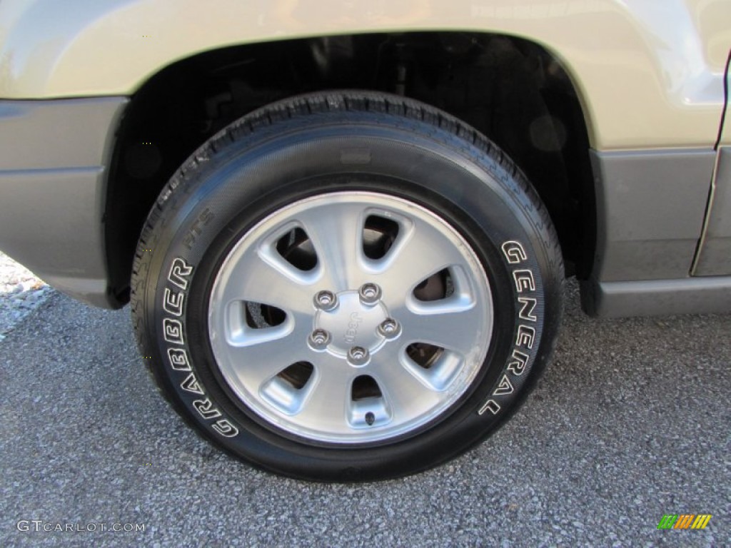 2001 Grand Cherokee Laredo 4x4 - Champagne Pearl / Sandstone photo #9
