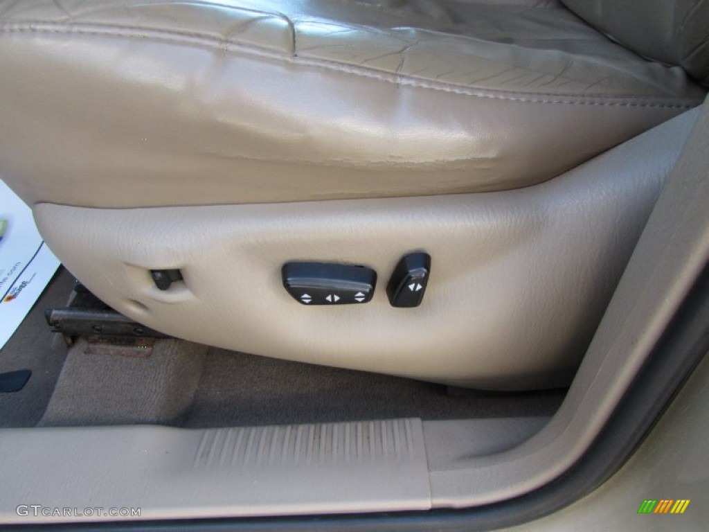 2001 Grand Cherokee Laredo 4x4 - Champagne Pearl / Sandstone photo #27