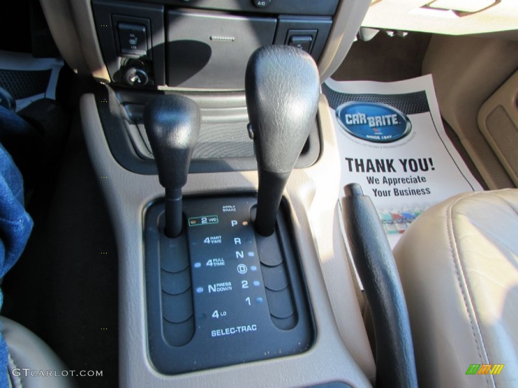 2001 Grand Cherokee Laredo 4x4 - Champagne Pearl / Sandstone photo #37