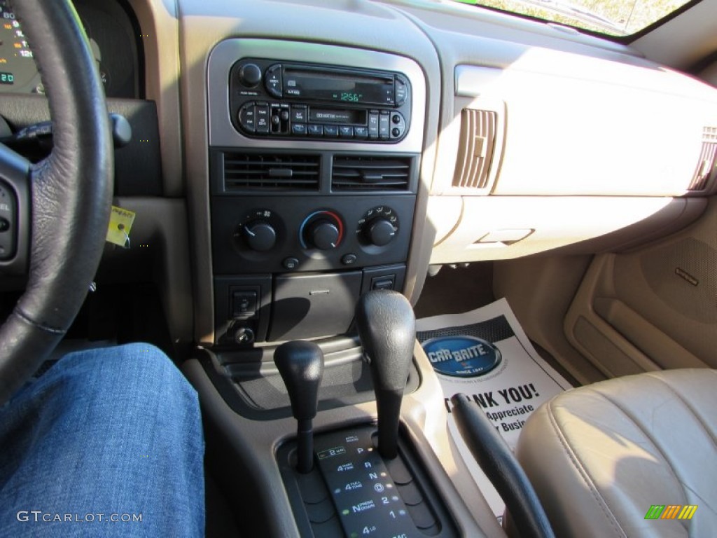 2001 Grand Cherokee Laredo 4x4 - Champagne Pearl / Sandstone photo #39