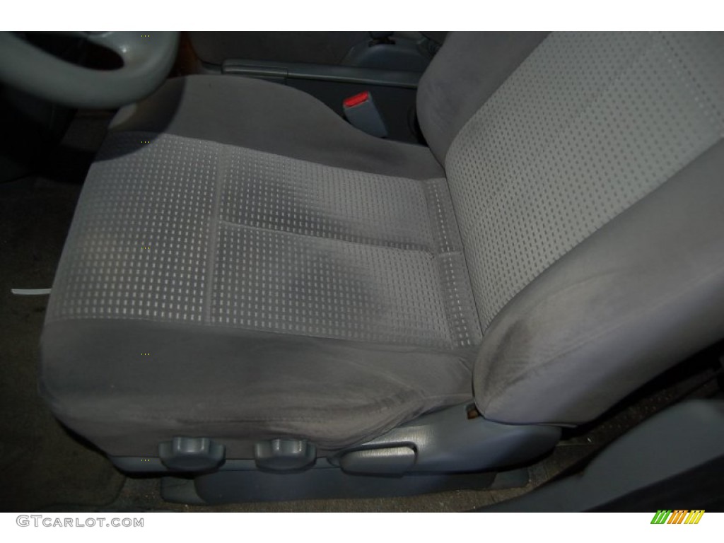 2005 MPV LX - Sunlight Silver Metallic / Gray photo #14
