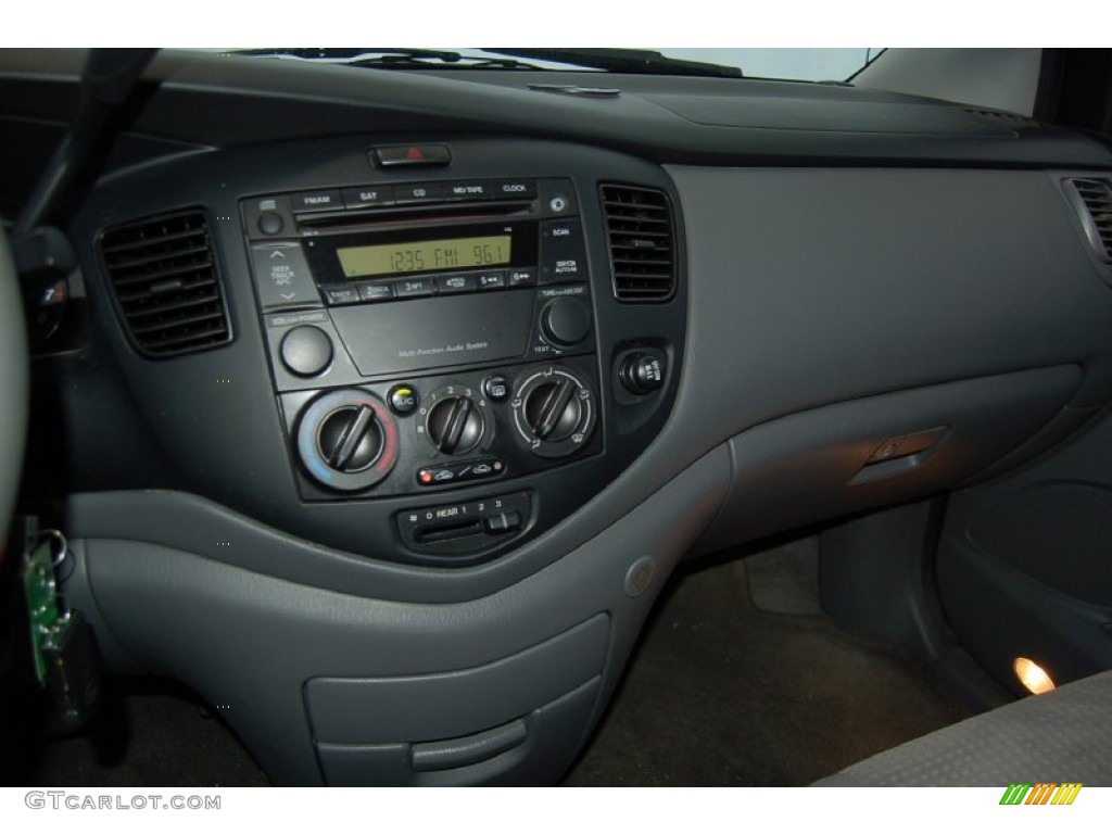 2005 MPV LX - Sunlight Silver Metallic / Gray photo #15