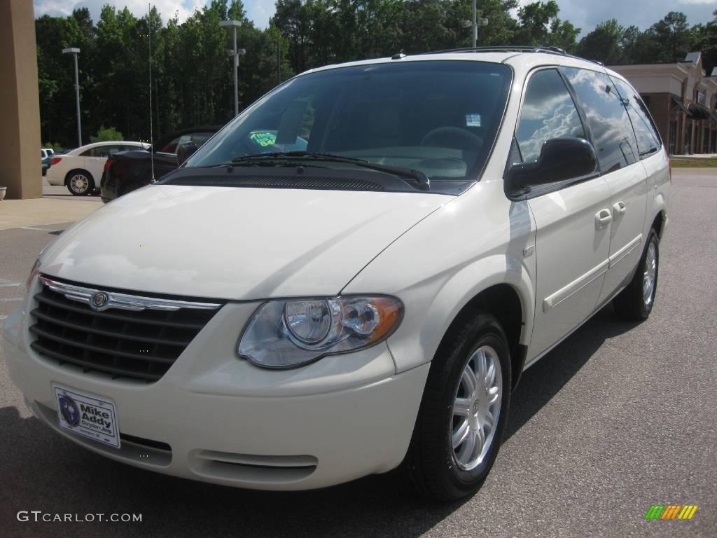 2007 Town & Country Touring - Cool Vanilla White / Dark Khaki/Light Graystone photo #1