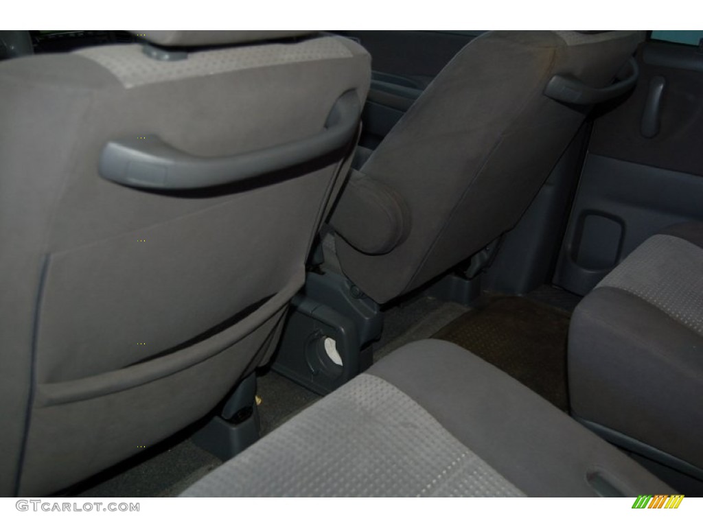 2005 MPV LX - Sunlight Silver Metallic / Gray photo #20