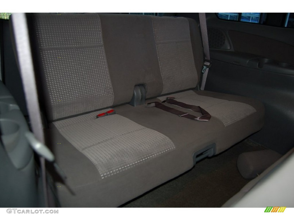 2005 MPV LX - Sunlight Silver Metallic / Gray photo #26