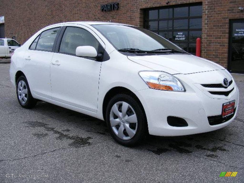 2008 Yaris Sedan - Polar White / Bisque photo #1