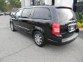 2009 Brilliant Black Crystal Pearl Chrysler Town & Country Touring  photo #9