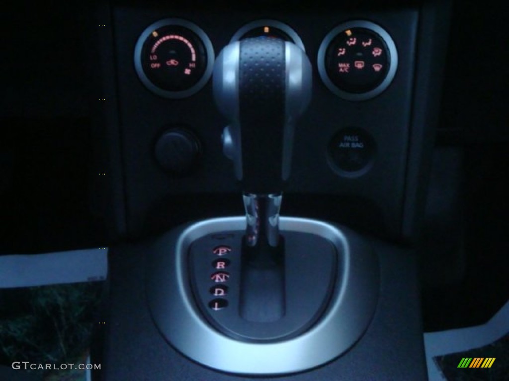 2011 Rogue SV AWD - Gotham Gray Metallic / Black photo #26