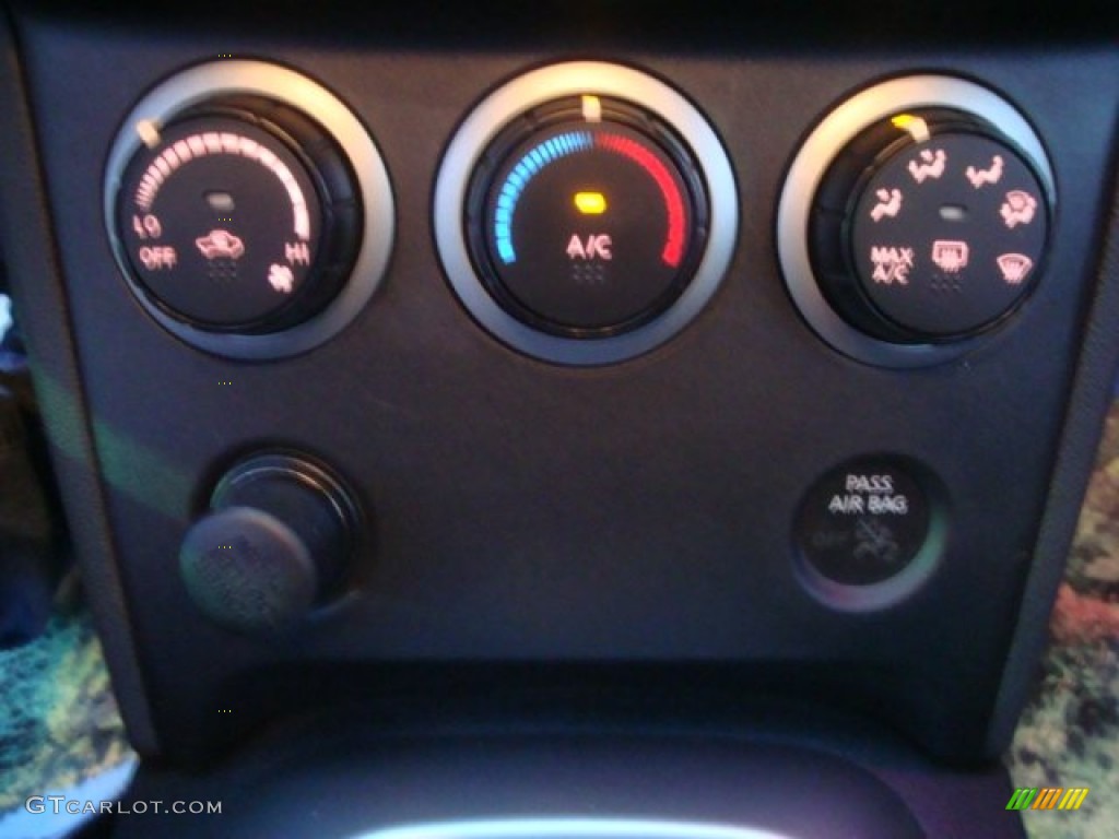 2011 Rogue SV AWD - Gotham Gray Metallic / Black photo #27