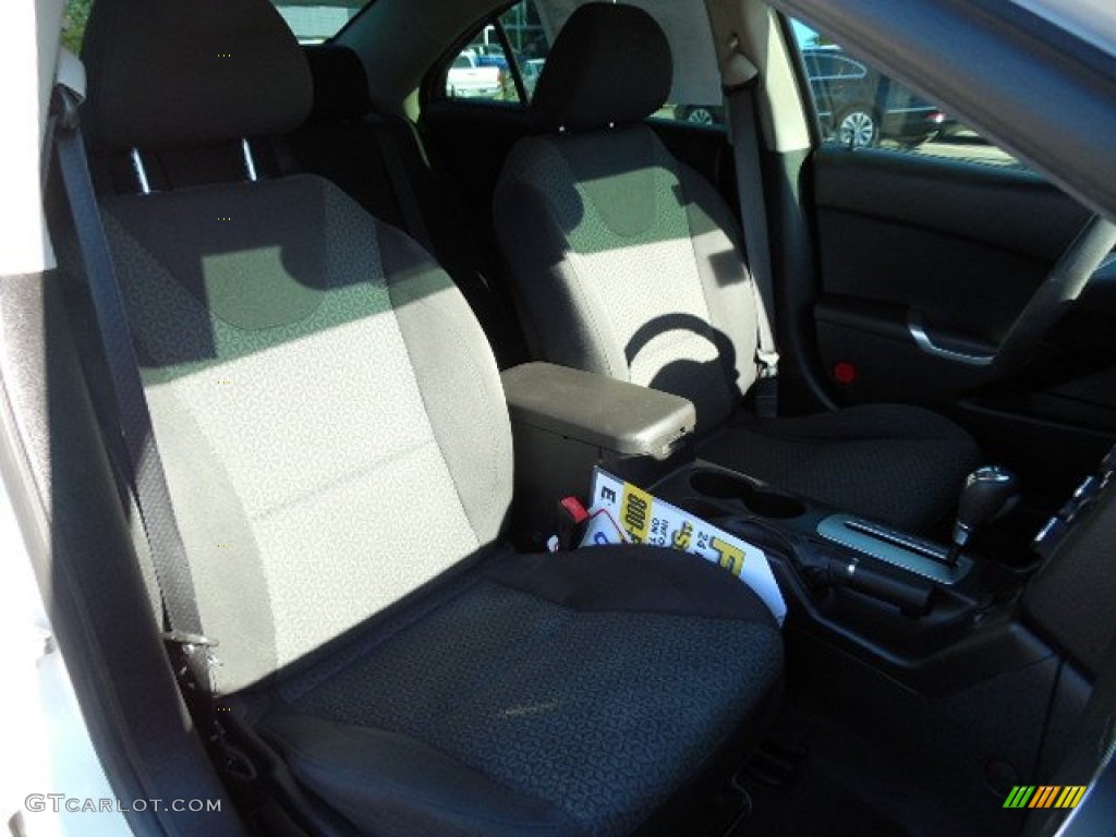 2010 G6 Sedan - Summit White / Ebony photo #12