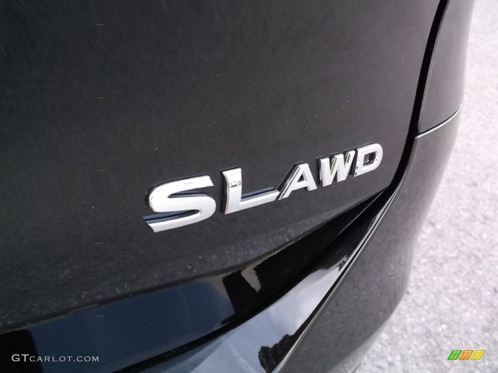 2015 Nissan Rogue SL AWD Marks and Logos Photos