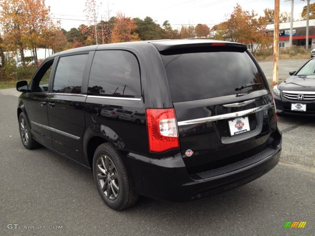 2015 Town & Country S - Brilliant Black Crystal Pearl / S Black photo #4