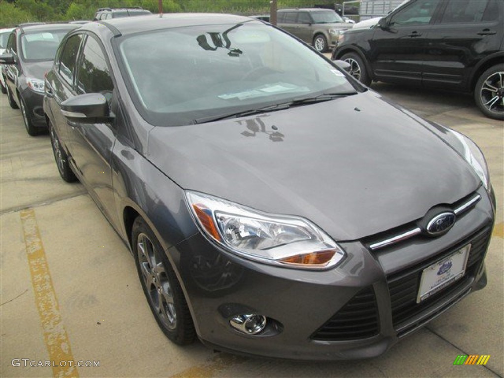 2014 Focus SE Hatchback - Sterling Gray / Charcoal Black photo #3