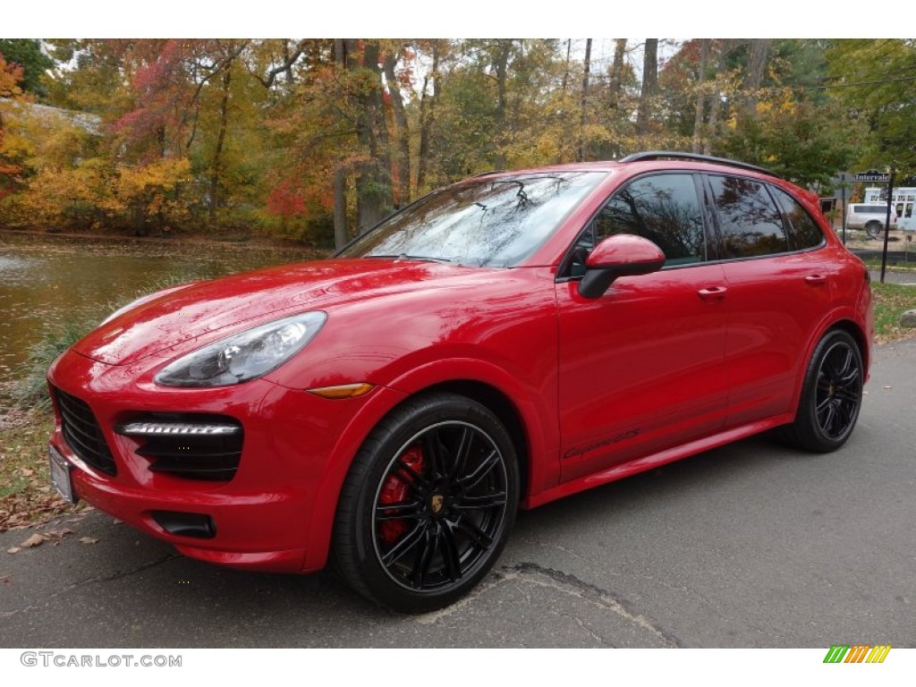 Porsche Cayenne красный черные диски