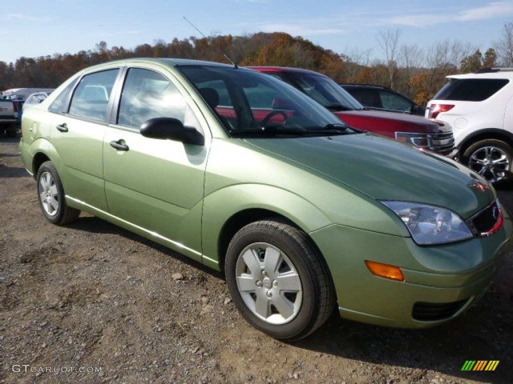 2007 Focus ZX4 SE Sedan - Kiwi Green Metallic / Dark Pebble/Light Pebble photo #1