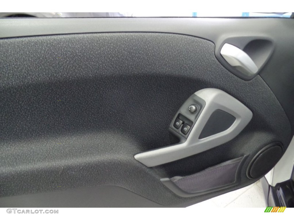 2009 fortwo passion coupe - Silver Metallic / Design Black photo #17