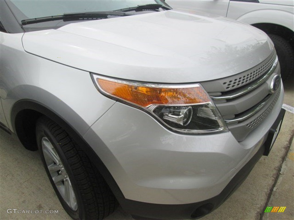 2015 Explorer FWD - Ingot Silver / Medium Light Stone photo #8