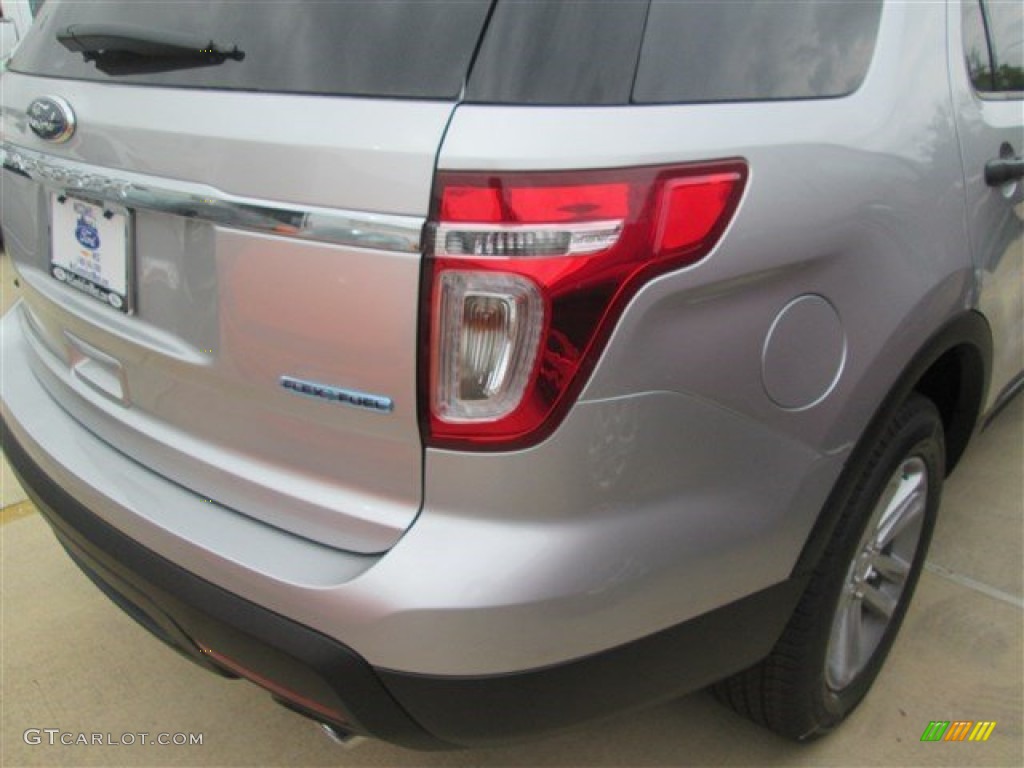 2015 Explorer FWD - Ingot Silver / Medium Light Stone photo #3