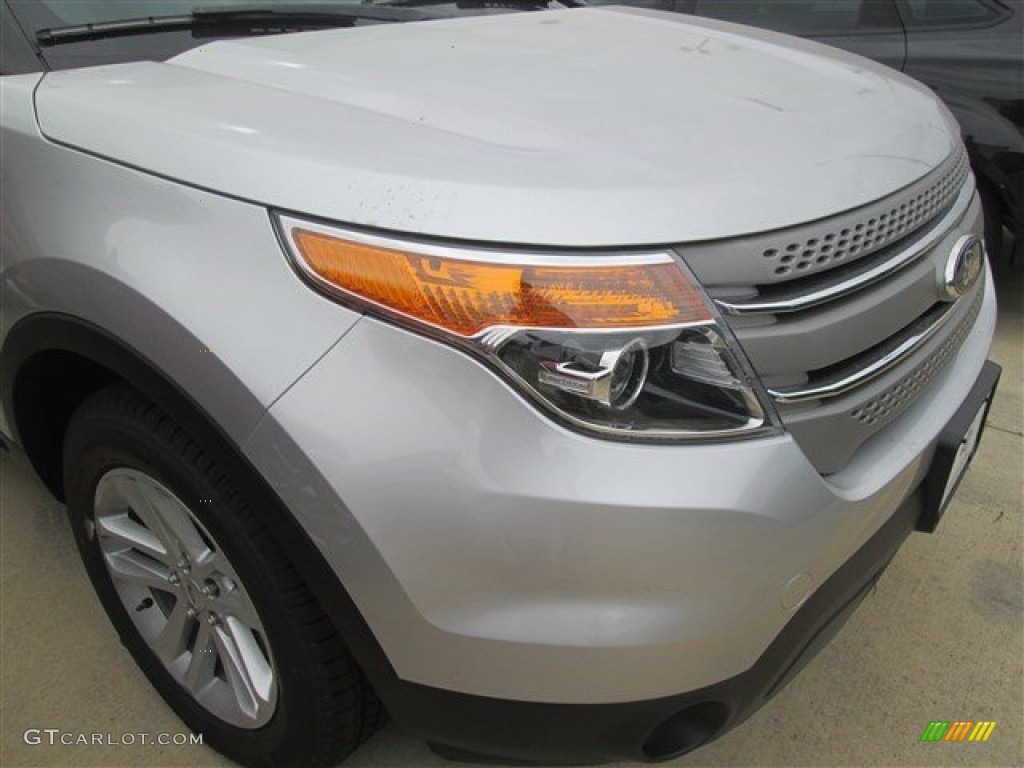 2015 Explorer FWD - Ingot Silver / Medium Light Stone photo #11