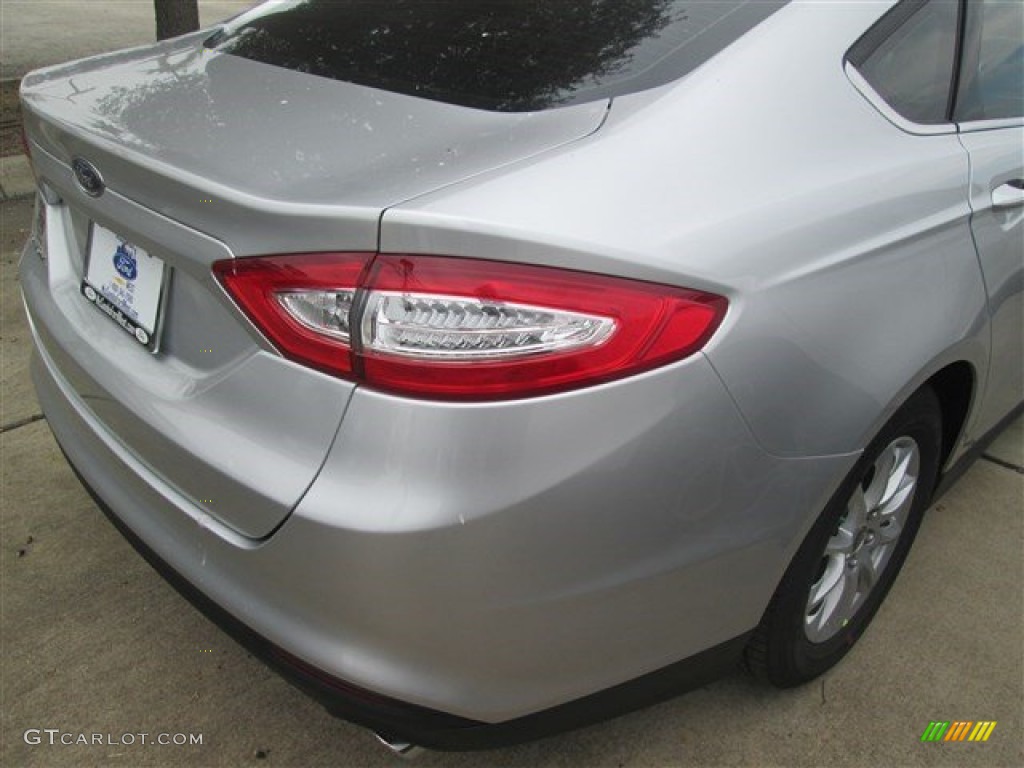 2015 Fusion S - Ingot Silver Metallic / Earth Gray photo #14