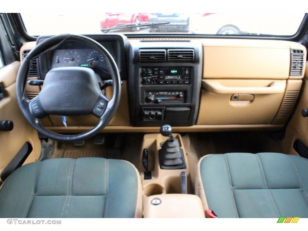 1998 Jeep Wrangler Sahara 4x4 Green/Khaki Dashboard Photo #98671709