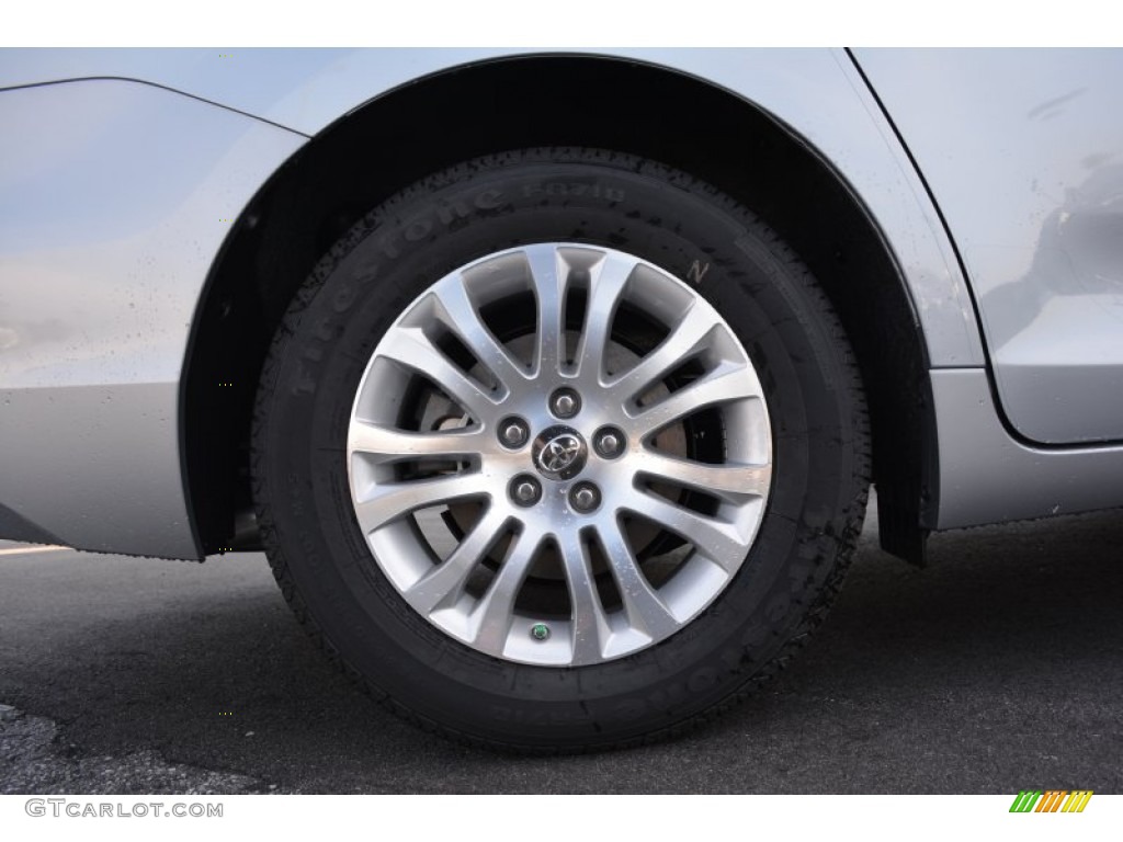 2015 Toyota Sienna XLE Wheel Photos