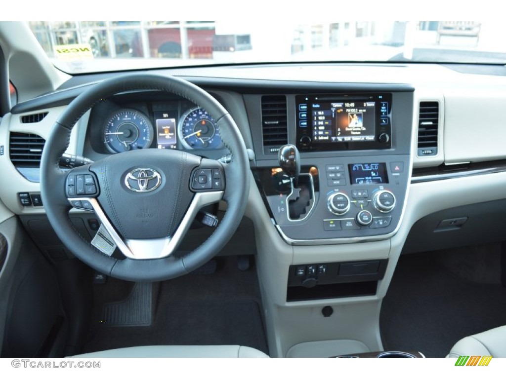 2015 Toyota Sienna XLE Dashboard Photos