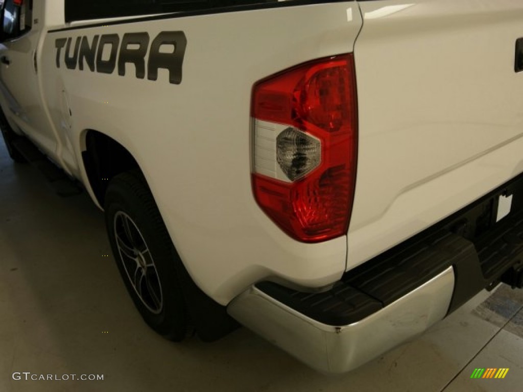 2015 Tundra SR5 Double Cab - Super White / Graphite photo #6