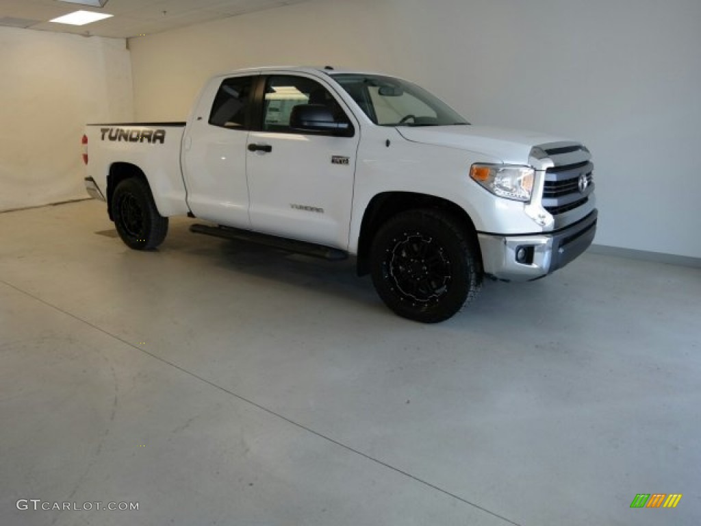 2015 Tundra SR5 Double Cab - Super White / Black photo #4