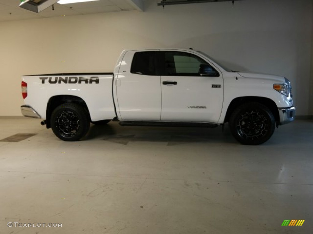 2015 Tundra SR5 Double Cab - Super White / Black photo #1