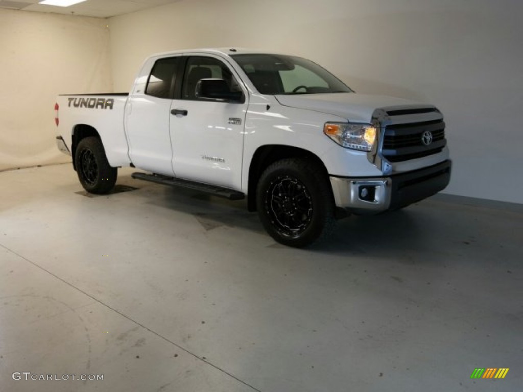 2015 Tundra SR5 Double Cab - Super White / Black photo #4