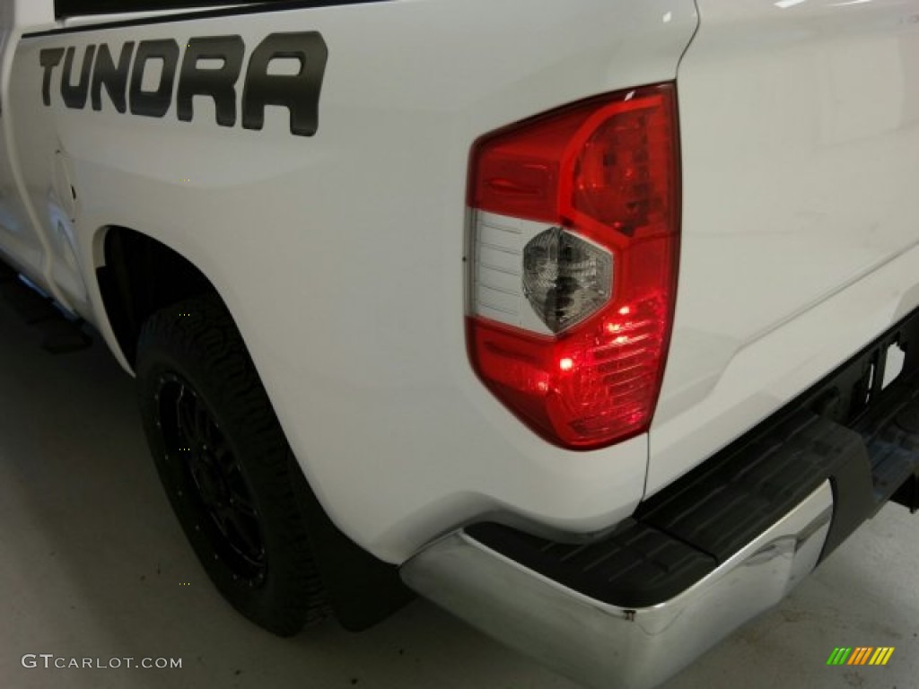 2015 Tundra SR5 Double Cab - Super White / Black photo #6