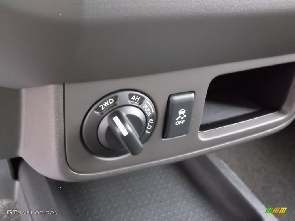 2015 Nissan Xterra S 4x4 Controls Photo #98678726