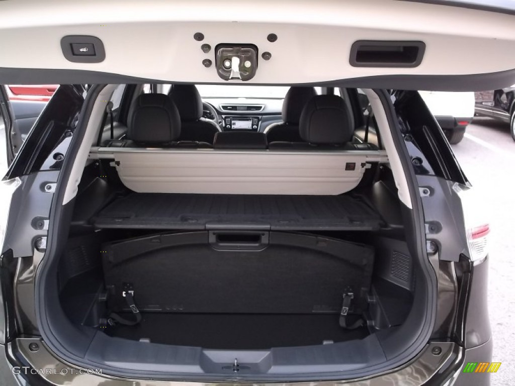 2015 Nissan Rogue SL AWD Trunk Photos