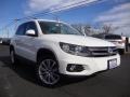 Candy White - Tiguan SE Photo No. 1