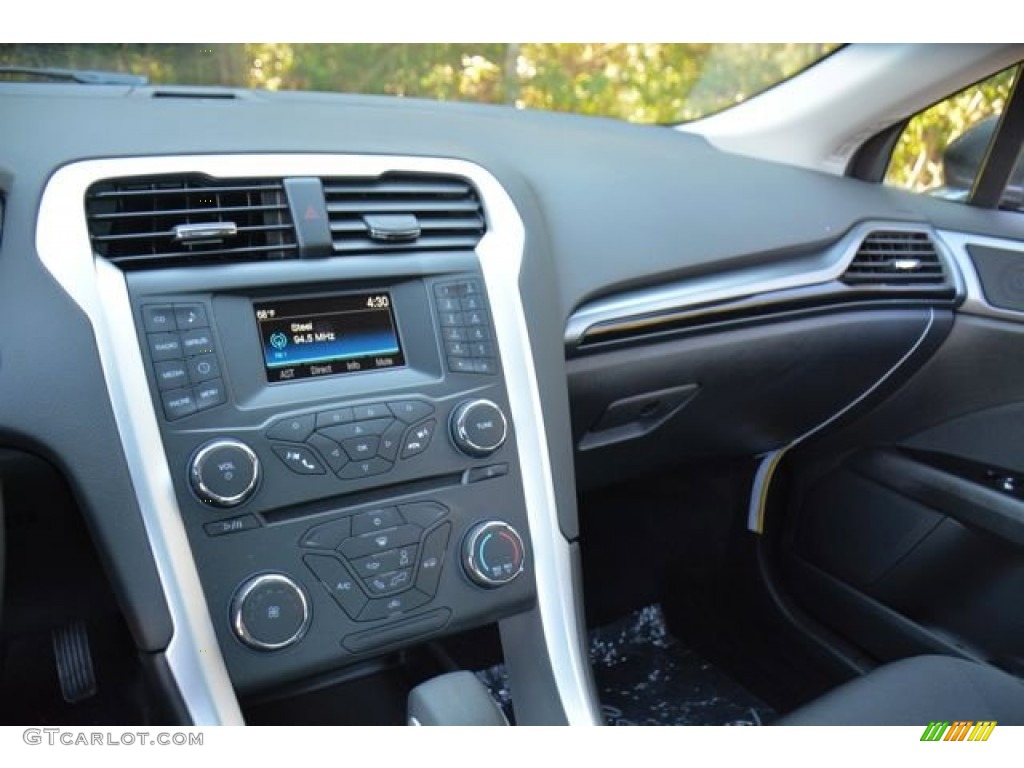 2015 Ford Fusion SE Controls Photo #98693104