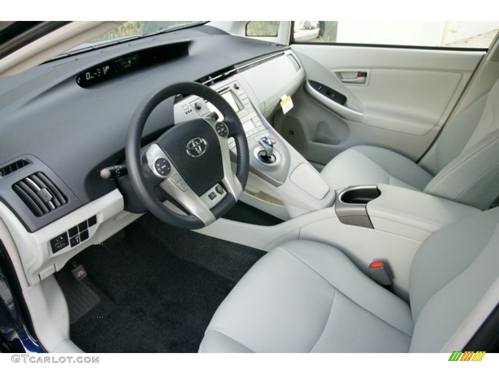 Misty Gray Interior 2015 Toyota Prius Four Hybrid Photo #98699872