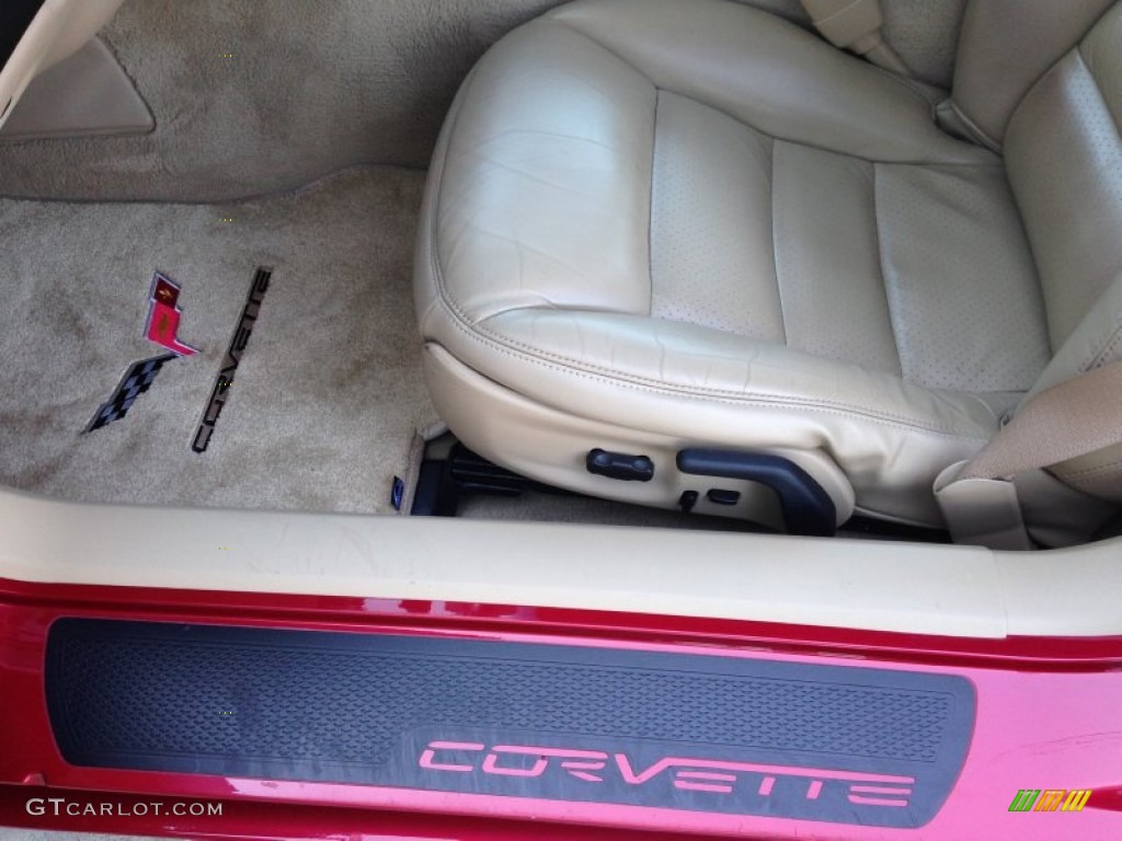 2005 Corvette Coupe - Magnetic Red Metallic / Cashmere photo #10