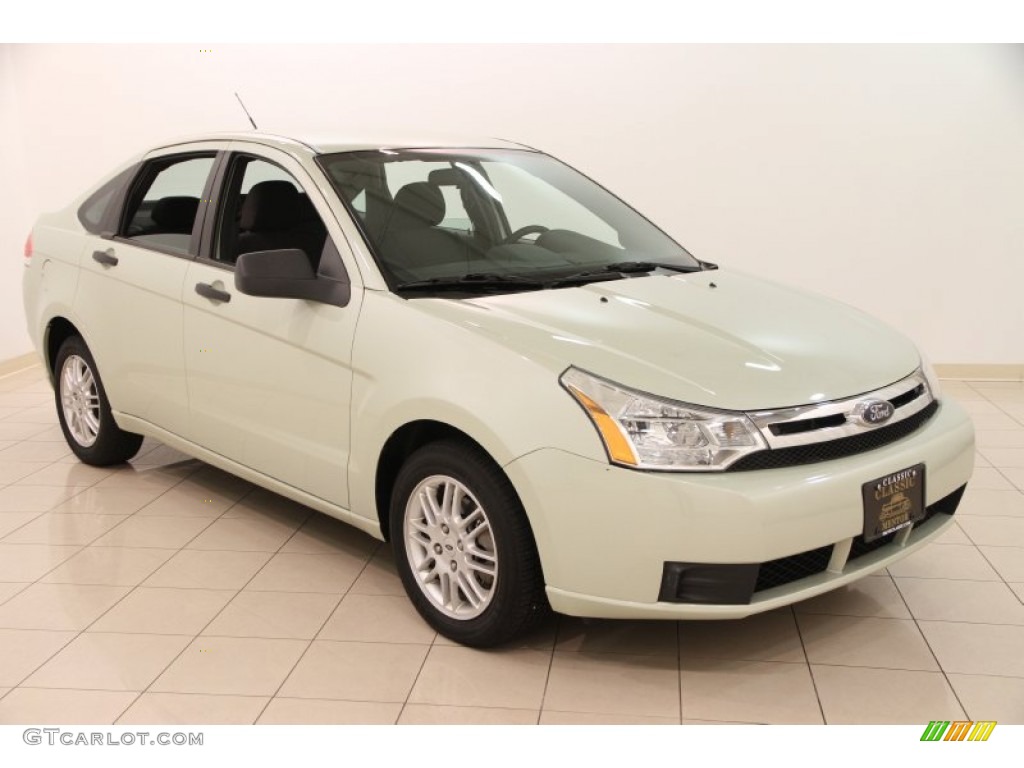 2010 Focus SE Sedan - Natural Neutral Metallic / Charcoal Black photo #1