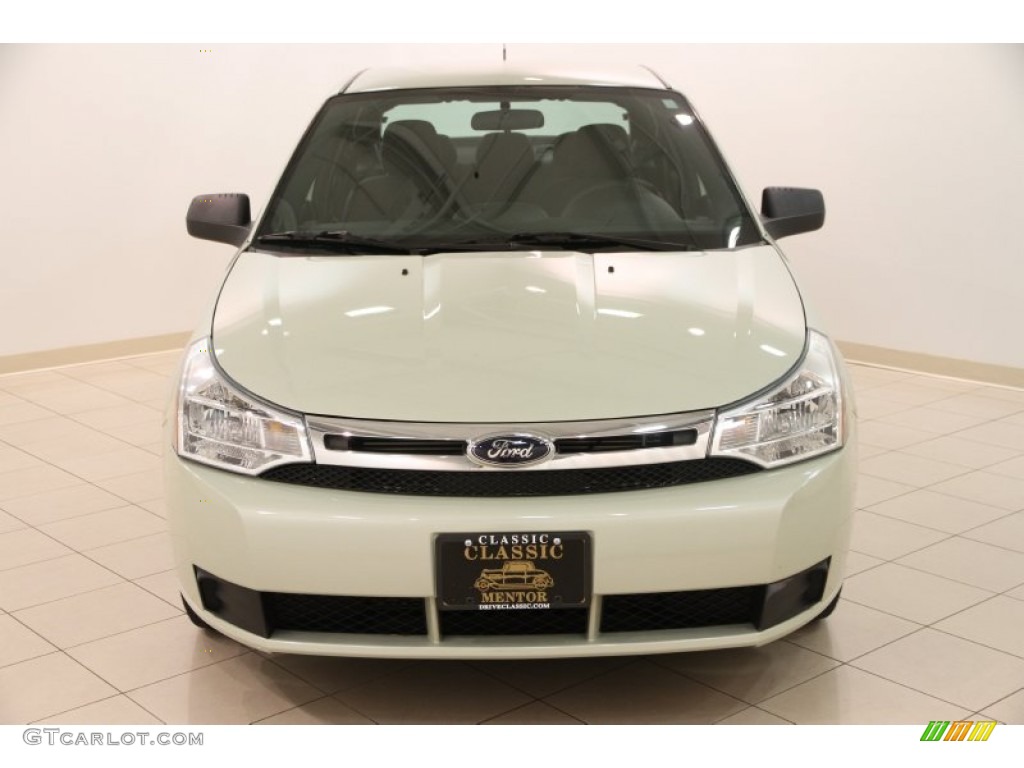 2010 Focus SE Sedan - Natural Neutral Metallic / Charcoal Black photo #2