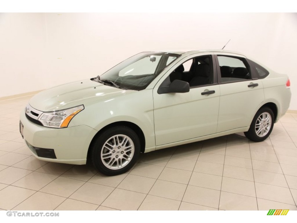 2010 Focus SE Sedan - Natural Neutral Metallic / Charcoal Black photo #3