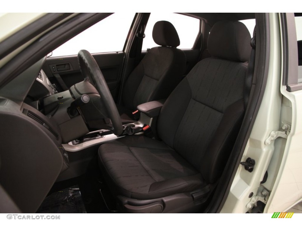 2010 Focus SE Sedan - Natural Neutral Metallic / Charcoal Black photo #5