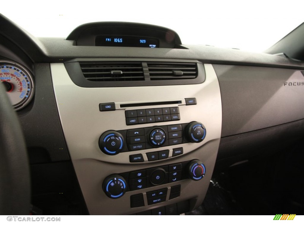 2010 Focus SE Sedan - Natural Neutral Metallic / Charcoal Black photo #8