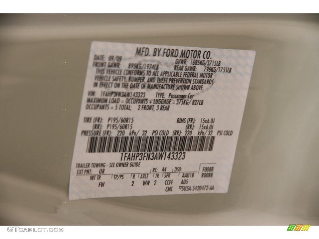 2010 Focus SE Sedan - Natural Neutral Metallic / Charcoal Black photo #14